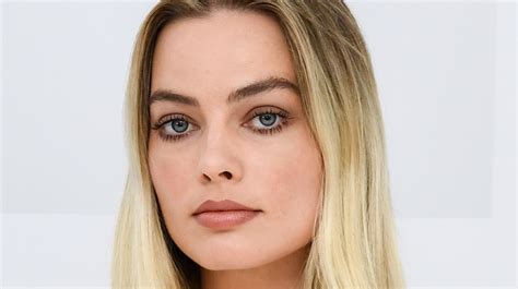 Margot Robbie strips down to her bikini for wild 4th of July ...